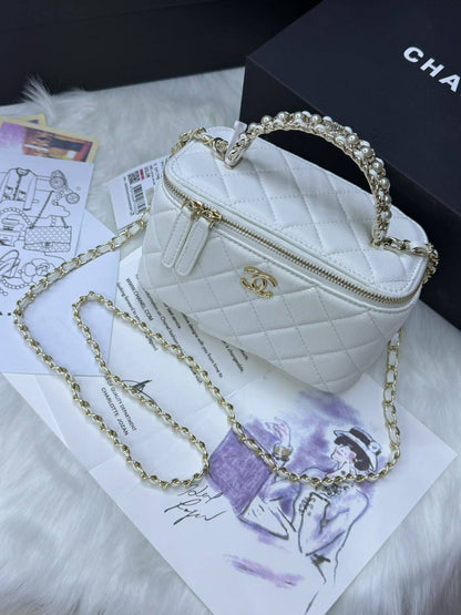 Chanel

150 dhs
With box

Zain38
♥️♥️♥️