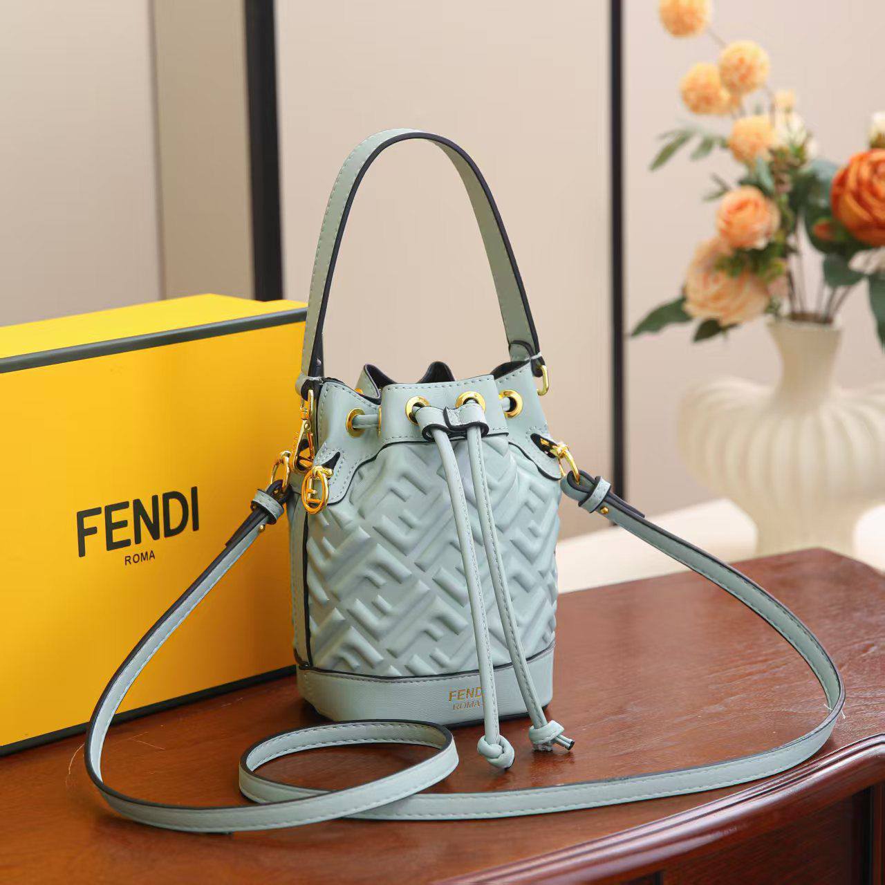 FENDI
 GOOD QUALITY

 WITH BOX 🎁

100 dhs✅

Zain39
♥️♥️♥️