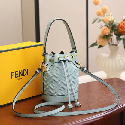 FENDI
 GOOD QUALITY

 WITH BOX 🎁

100 dhs✅

Zain39
♥️♥️♥️