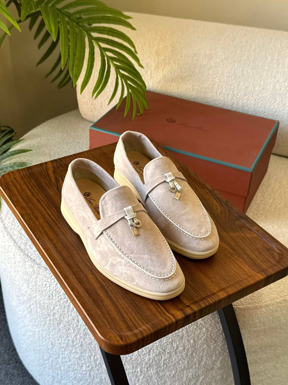 LORA PIANA 
SuperMaster Quality 💯
450 dhs💓
Size:36-41💥

Zain171
♥️♥️♥️