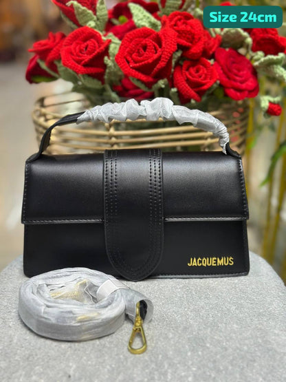 Jacquemus

Good quality 

with box 🎁🎁🎁

100 dhs🇦🇪

Zain186
♥️♥️♥️