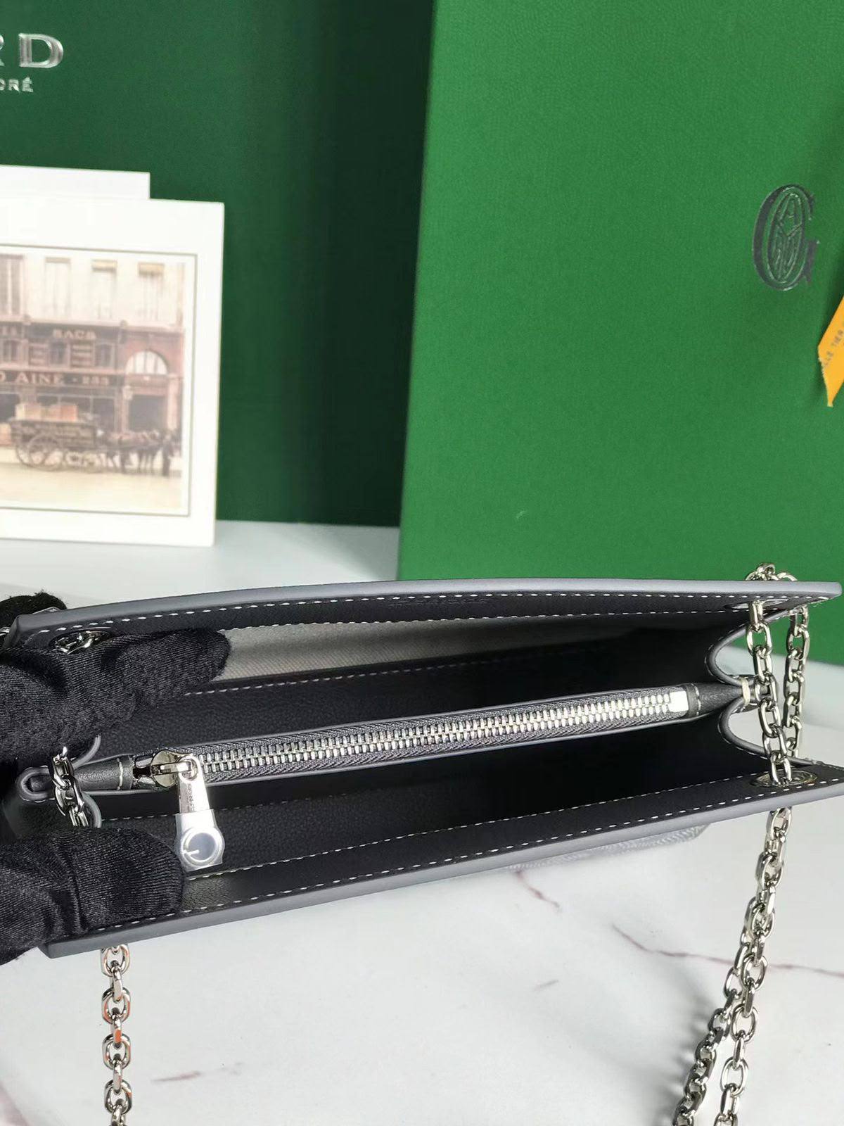 Goyard Goyardine Mini Rouette Structure✅*
*Size 20 cm*
For Price 👇 WhatsApp✅
0568585901 
0507557372
0552275751 Owner Zain 👌

Zain274
♥️♥️♥️