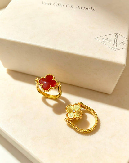 VCA RING
2 SIDES 
65 DHS✅✨💫
 WITH NORMAL BOX AND PAPER BAG🎁🛍️

Zain89
♥️♥️♥️