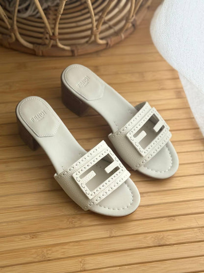 Fendi
*AAA Quality*
𝗦𝗶𝘇𝗲 𝟯𝟲 𝘁𝗼𝗼 𝟰𝟭 
400 dhs💓

Zain302
♥️♥️♥️