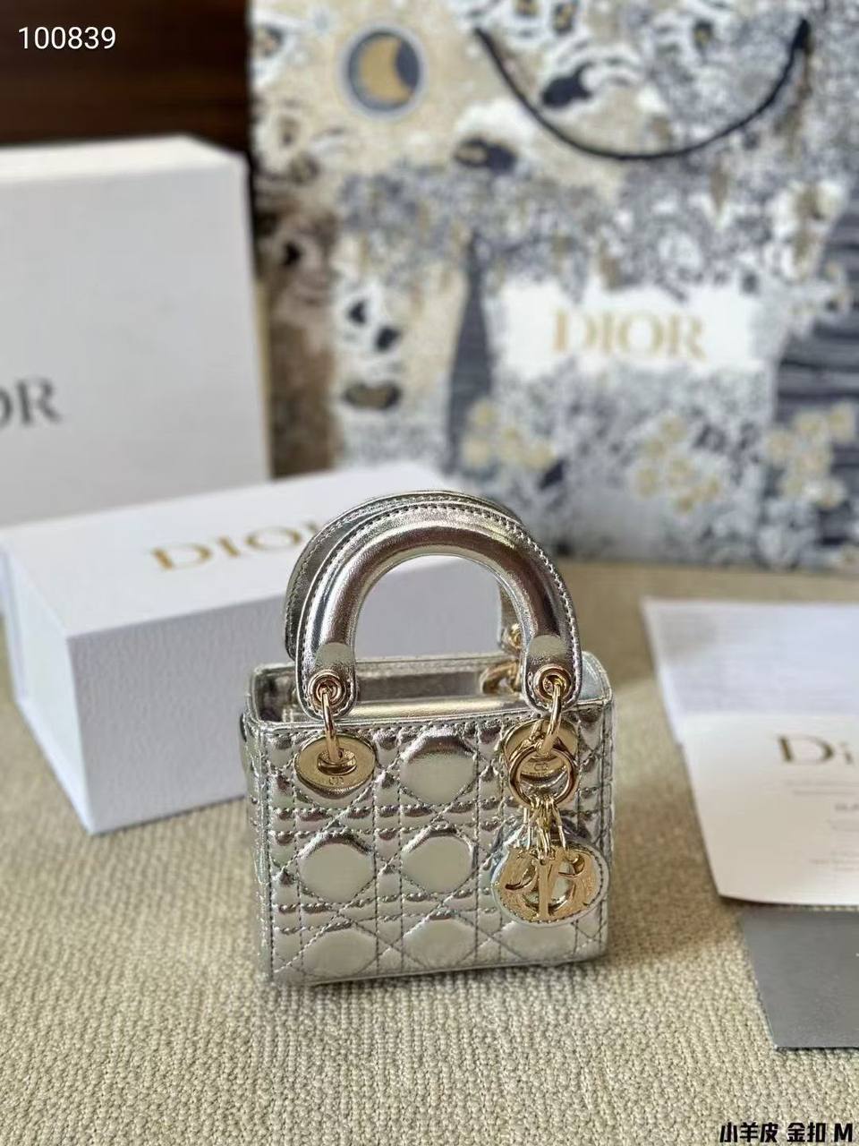 DIOR MICRO BAG 
Master✅✅
13CM 
230 dhs🇦🇪🇦🇪
WITH BOX 

Zain131
♥️♥️♥️