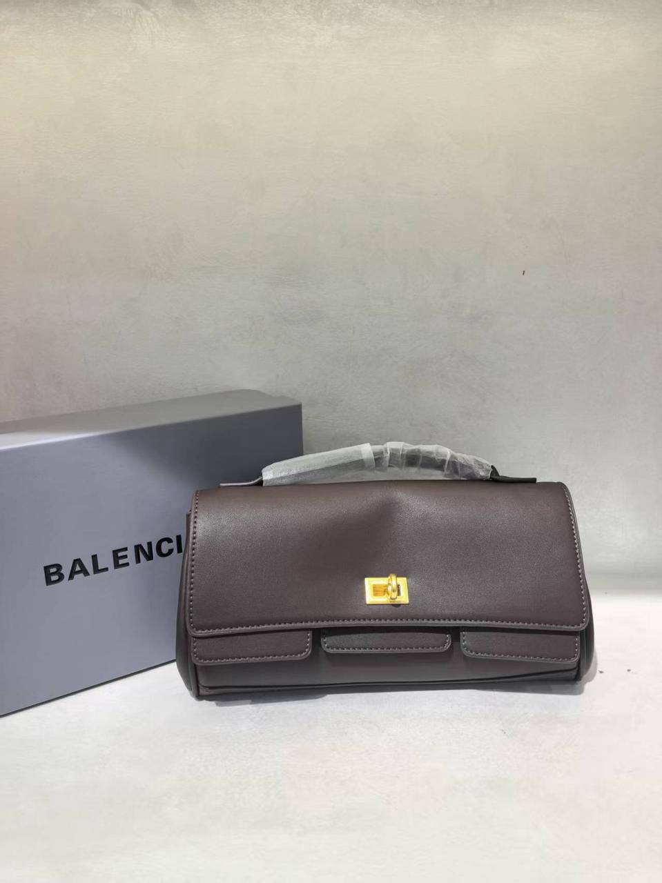 Balennciaga  
120 dhs✅
Size 28cm

Zain161
♥️♥️♥️