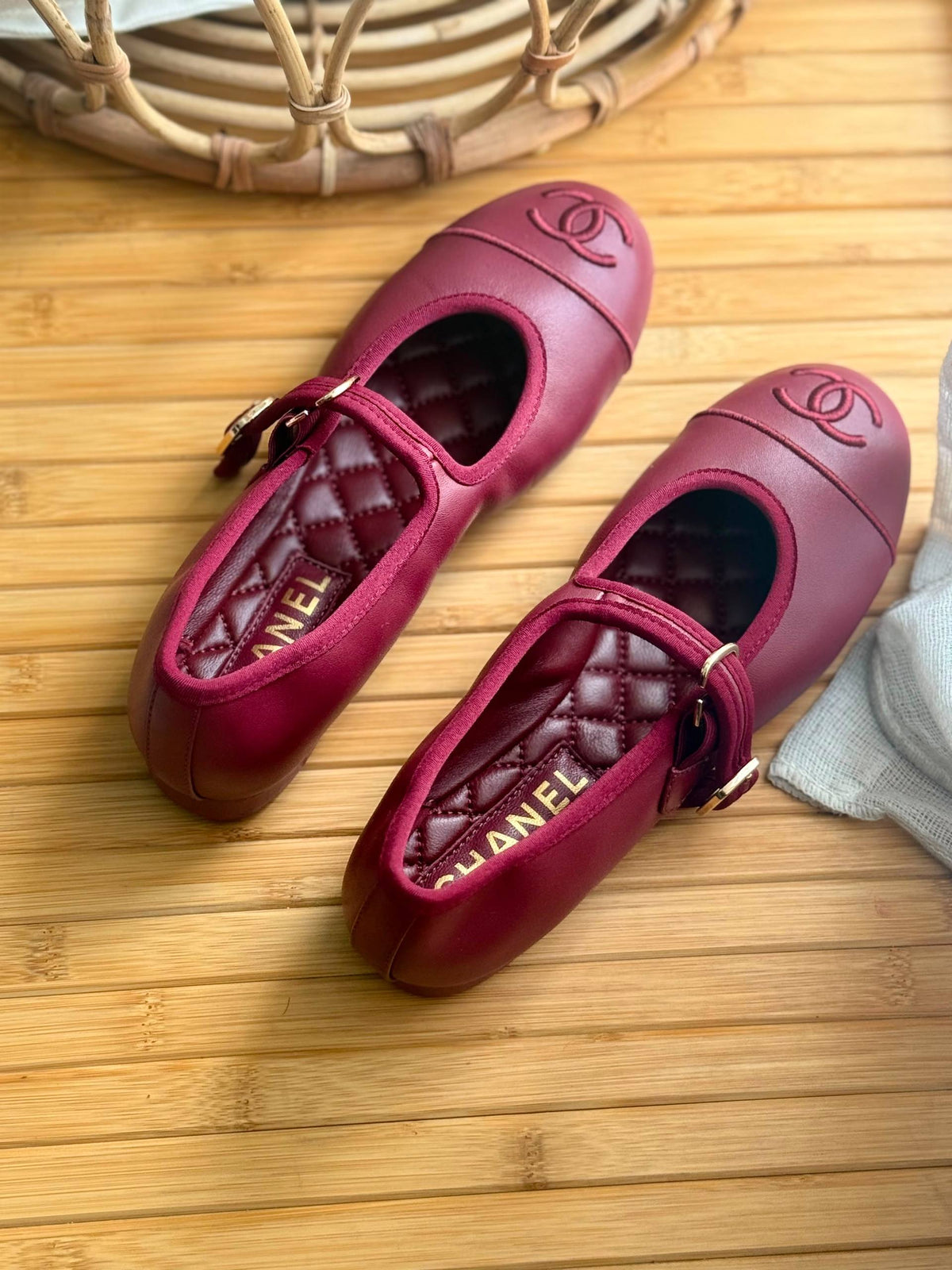 𝗖𝗛𝗔𝗡𝗘𝗟

𝗦𝗶𝘇𝗲 𝟯𝟱 𝘁𝗼𝗼 𝟰𝟮 
430 dhs🇦🇪🇦🇪

Zain303
♥️♥️♥️