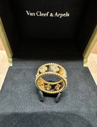VCA ❤️‍🔥*
Ring 💍 available size 👇
6,7,8,9
Master quality 💯
With normal boxes 🗃️ 
50 dhs✅
With master box 📦 
65 dhs✅

Zain216
♥️♥️♥️