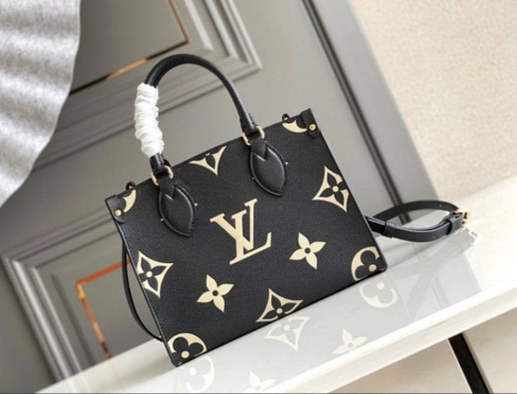 LV - Prada
110 dhs🌺

Zain143
♥️♥️♥️