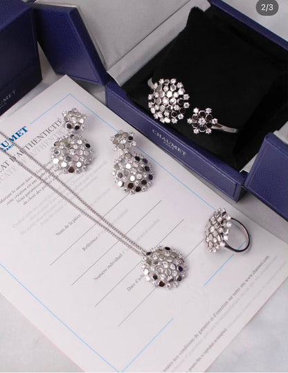 CHAUMET SET❤️‍🔥*
Necklace ✨
Earring 🦋
Ring 💍 available size👇
6,7,8,9
Bangle 🐦‍🔥
Master quality 💯
With normal boxes 🗃️ 
230 dhs💓
With master box 🗃️ 
300 dhs💓

Zain216
♥️♥️♥️
