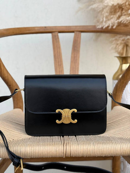 CELINE

18cm
310 dhs🇦🇪

22cm
330 dhs🇦🇪

Top quality 
With box🎁

Zain167
♥️♥️♥️