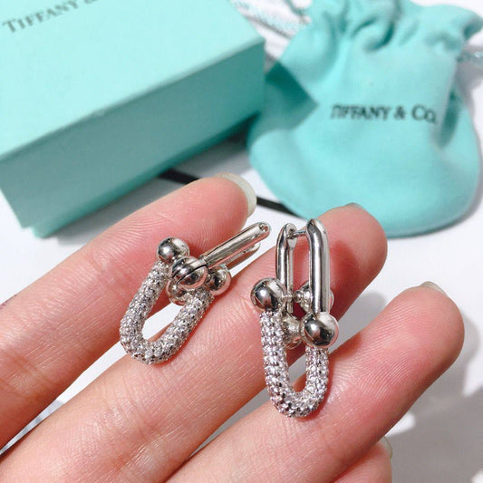 Tiffany ❤️‍🔥*
Earring💥
Master quality 💯
With normal boxes 🗃️ 
50 dhs✅
With master box 📦 
85 dhs✅

Zain216
♥️♥️♥️