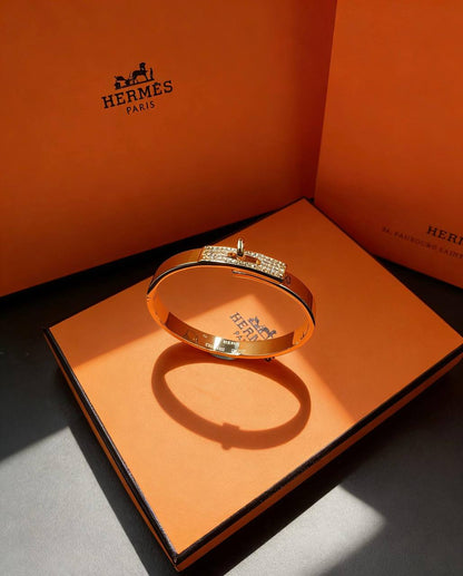 HERMES MASTER 
BANGLE 💫✨
WITH BOX AND PAPER BAG🛍️🎁
85 DHS✅

Zain89
♥️♥️♥️