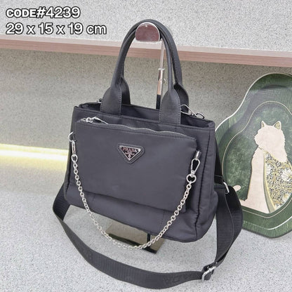Prada ᴛᴏᴘ ʜᴀɴᴅʟᴇ 
ᴄʀᴏssʙᴏᴅʏ ʙᴀɢ
ʀᴇᴍᴏᴠᴀʙʟᴇ ᴢɪᴘ ᴘᴏᴜᴄʜ
ᴡɪᴛʜ ᴄʜᴀɪɴ sᴛʀᴀᴘ
ᴀʟsᴏ ᴛʀɪᴍ ʟᴏɴɢ sᴛʀᴀᴘ
ɪɴ ɴʏʟᴏɴ ʙʟᴀᴄᴋ ᴍᴀᴛᴇʀɪᴀʟ
ɪɴ ɴᴀᴘᴘᴀ ʟᴏɢᴏ ᴛʀɪᴀɴɢʟᴇ
sɪʟᴠᴇʀ ʜᴀʀᴅᴡᴀʀᴇ
sɪᴢᴇ : 29 cm

90 dhs🇦🇪🇦🇪

Zain31
♥️♥️♥️
