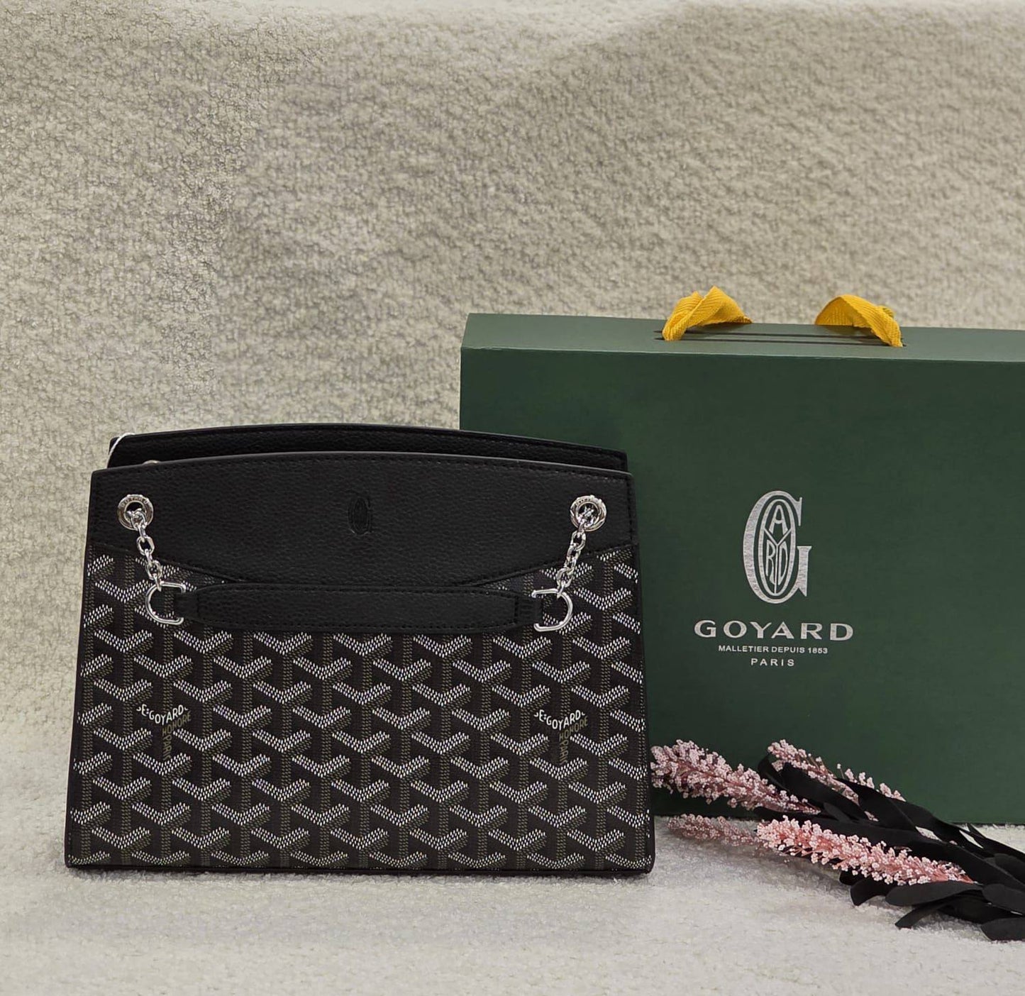 Goyard 
     25.5Cm Box
280 dhs❣️

Zain131
♥️♥️♥️