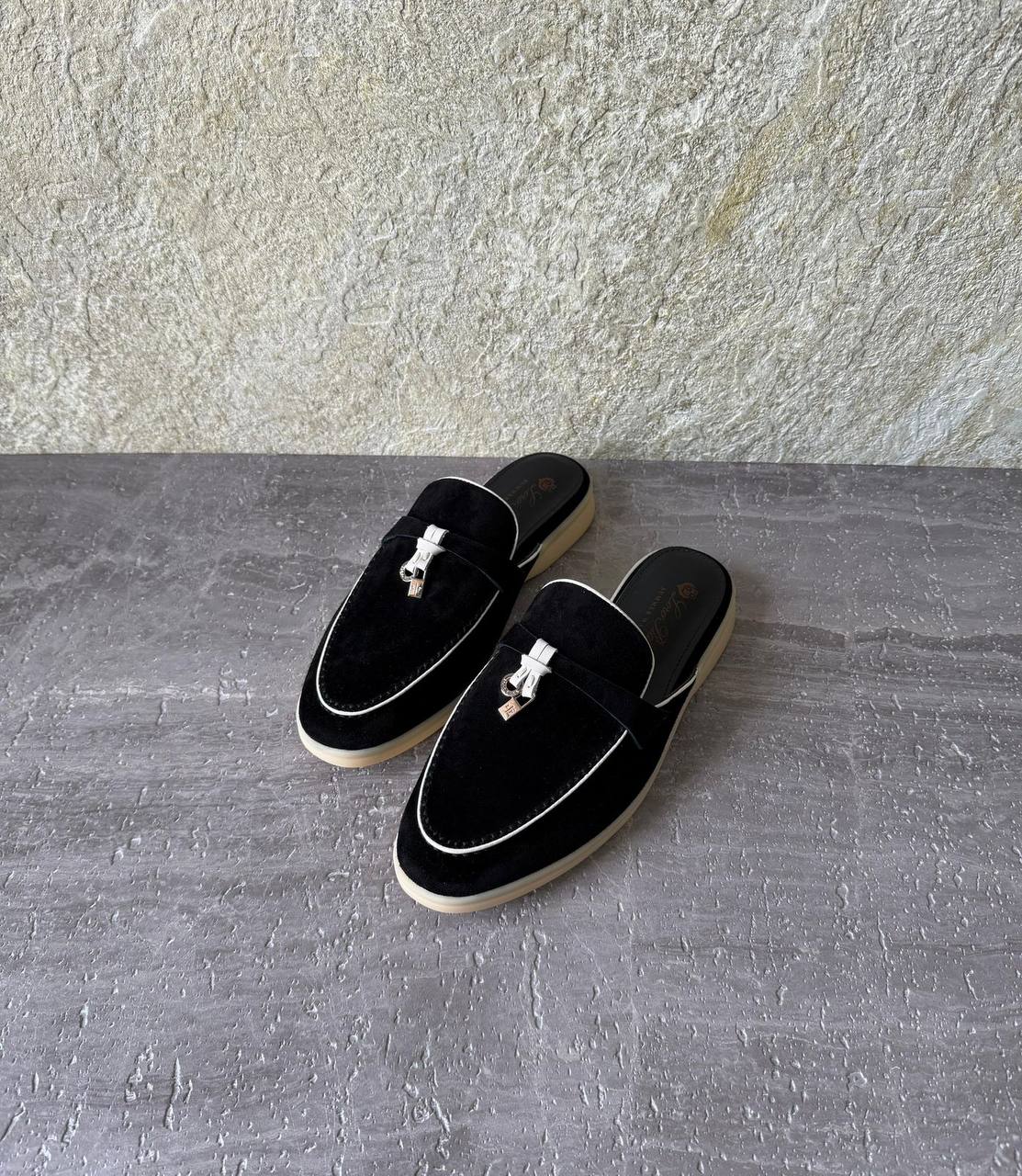 LORA PIANA 
SuperMaster Quality 💯
450 dhs✅
Size:36-41💥

Zain171
♥️♥️♥️