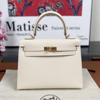 Hermes 

good quality, comes with box, 
🎁🎁🎁

size... 25 * 20 cm 

115 dhs🗽

Zain12
♥️♥️♥️