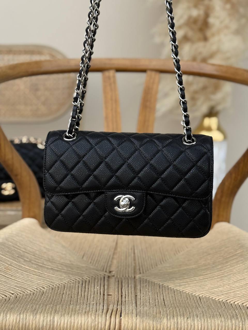 CHANEL
23cm
350 dhs✅
Top quality 
With box🎁

Zain167
♥️♥️♥️