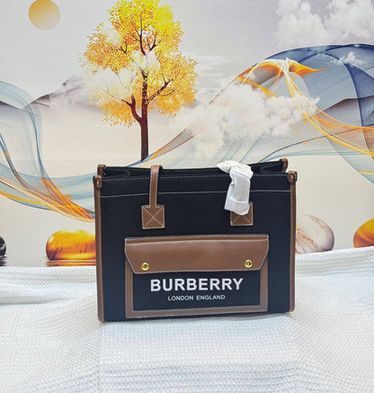 BURBERRY

Best quality 
without box
105 dhs🇦🇪🇦🇪


size 36CM

Zain290
♥️♥️♥️
