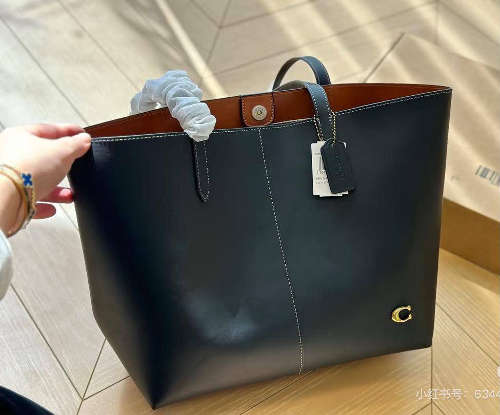 💗 Coach / LACOSTE

1⃣️First quality 

Size: 48 ~ 32 * 28.5 cm
85 dhs🇦🇪🇦🇪

Zain115
♥️♥️♥️