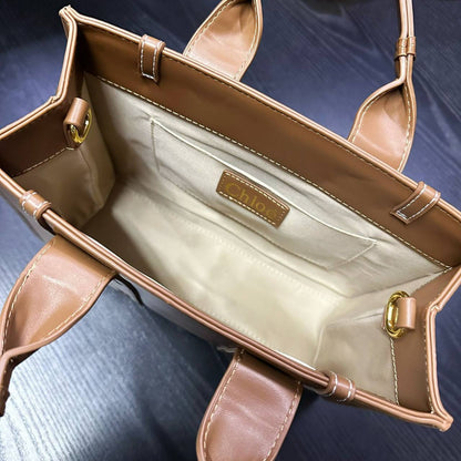 CHLOE 
COPY ONE *BIG OFFER*
      BIG SIZE 130 DHS💓
SMALL SIZE 120 DHS💓

Zain39
♥️♥️♥️