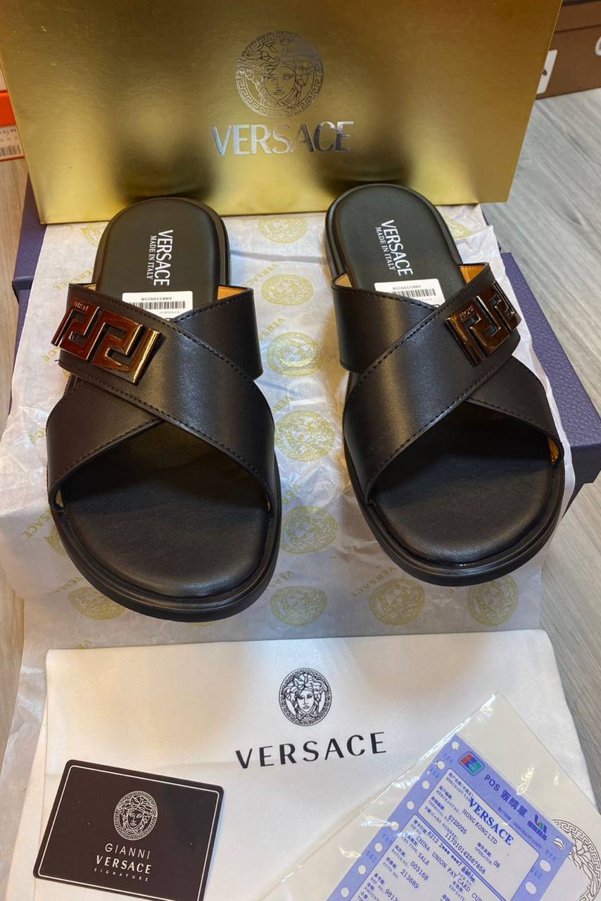 VERSACE 
Slipper, New Arrived  
Size 40 To 45
115 dhs🪙💕

Zain120
♥️♥️♥️