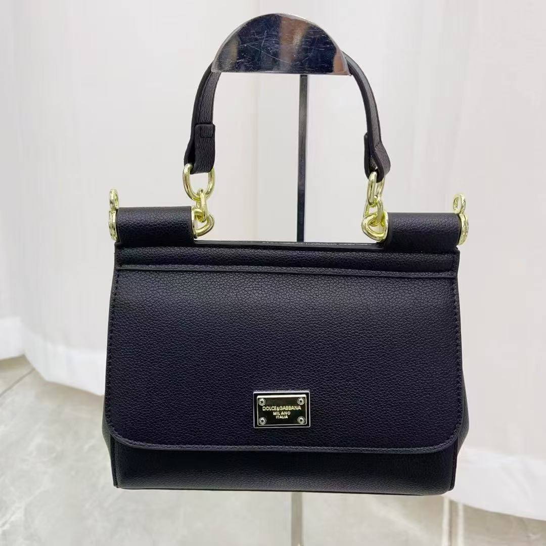 D&G 
65 dhs💓

Zain232
♥️♥️♥️