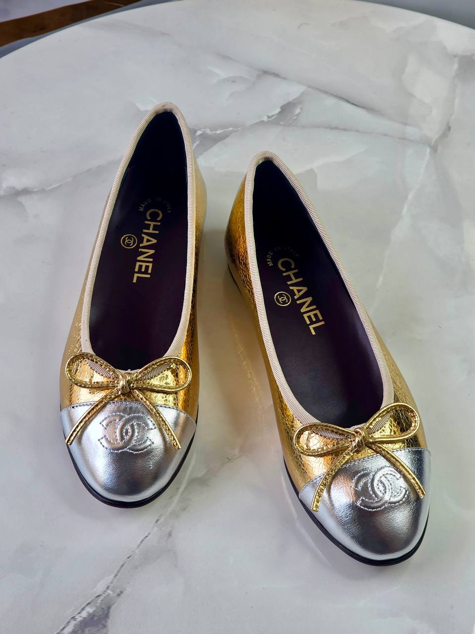 Chanel
Super *AAA* *+* Quality 💯 
With original packing🎁🎁
SIZE:36and42
450 dhs🇦🇪🇦🇪

Zain309
♥️♥️♥️