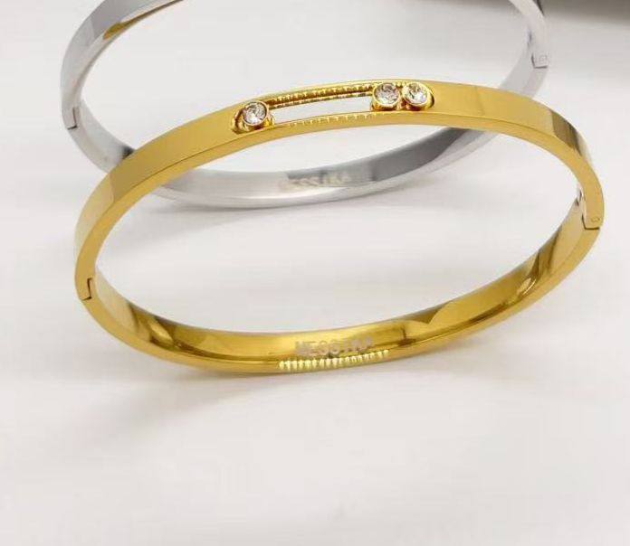 Bangles

20 dhs💚

normal box🎁

Zain216
♥️♥️♥️
