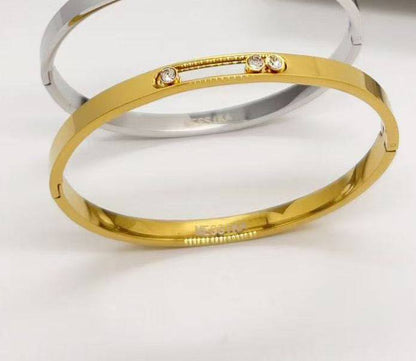 Bangles

20 dhs💚

normal box🎁

Zain216
♥️♥️♥️