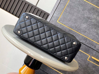 CHANEL 

COPY ONE 

NEW CAME 

130 dhs🪙🖤

Zain39
♥️♥️♥️