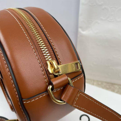 Celine Cuir Triomphe oval crossbody bag🥀

For Price 👇 WhatsApp✅
0568585901 
0507557372
0552275751 Owner Zain 👌

Zain71
♥️♥️♥️