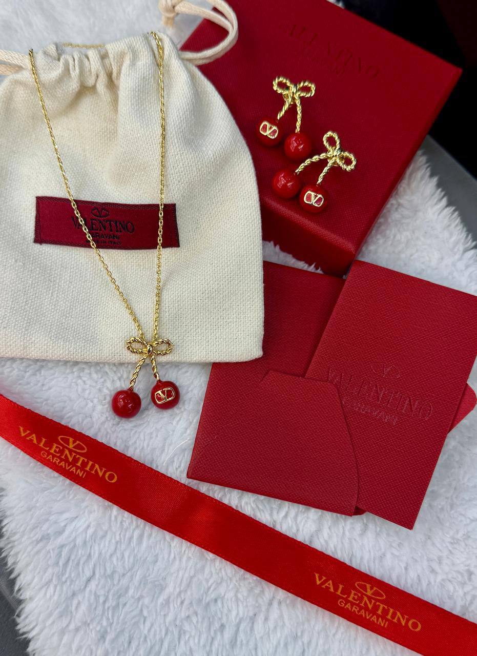 Valentino Set
170 dhs💓 normal box
210 dhs💓 with original box

Zain209
♥️♥️♥️