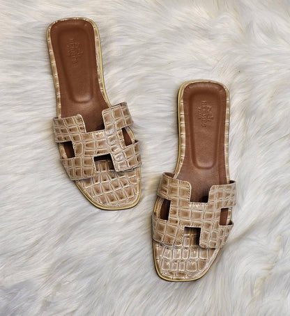 HERMES 
☘️ *SIZE  36  to 41 ☘️                                                                                                       
180 dhs✅

Zain224
♥️♥️♥️
