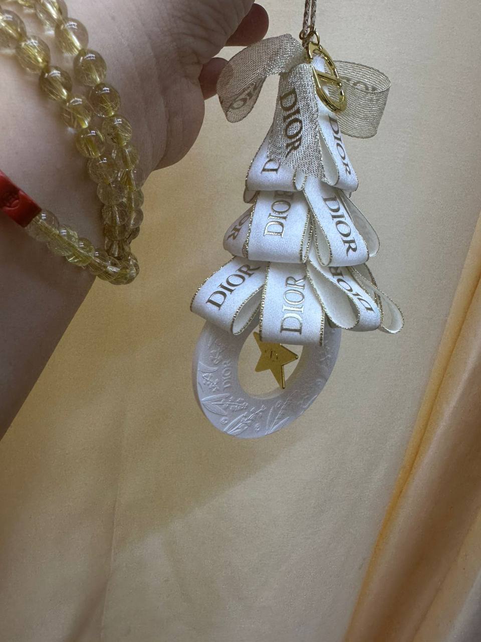 Hot selling dior car hanger 
45 dhs🪙🌨️ 

Zain243
♥️♥️♥️