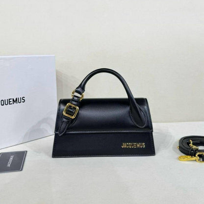 JACQUEMUS 
RESTOCK 
GOOD QUALITY 
WITH BOX 

100 dhs🇦🇪🇦🇪

SIZE: 20cm

Zain295
♥️♥️♥️