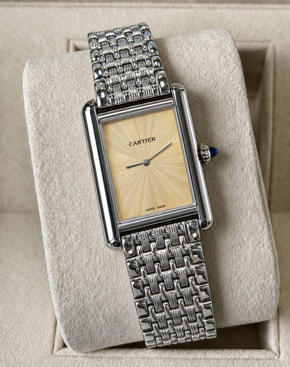 Cartier 

watch unsix (
size36mm) 

good quality 
230 dhs🇦🇪🇦🇪

Zain59
♥️♥️♥️