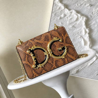 Dolce&Gabbana 

new came 

high quality 

with box 

 115 dhs🇦🇪🇦🇪

Zain39
♥️♥️♥️