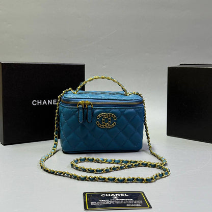 CHANEL 
GOOD QUALITY 
WITH BOX
🎁🎁🎁

95 dhs✅
SIZE : 16 cm

Zain39
♥️♥️♥️