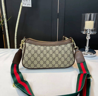 Gucci
90 dhs👑
size：24cm
Good-quality 

with box
🎁🎁🎁

Zain35
♥️♥️♥️