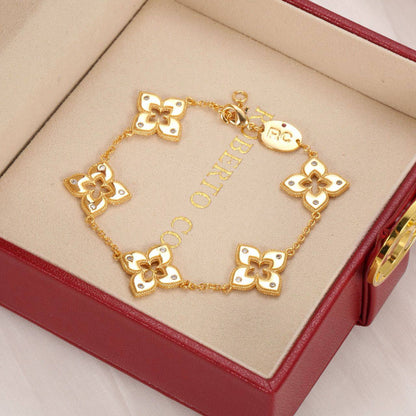 ROBERTO COIN ❤️‍🔥*
Bracelet 🦋
Master quality 💯
With normal boxes 🗃️ 
70 dhs✅
With master box 📦 
135 dhs✅

Zain216
♥️♥️♥️