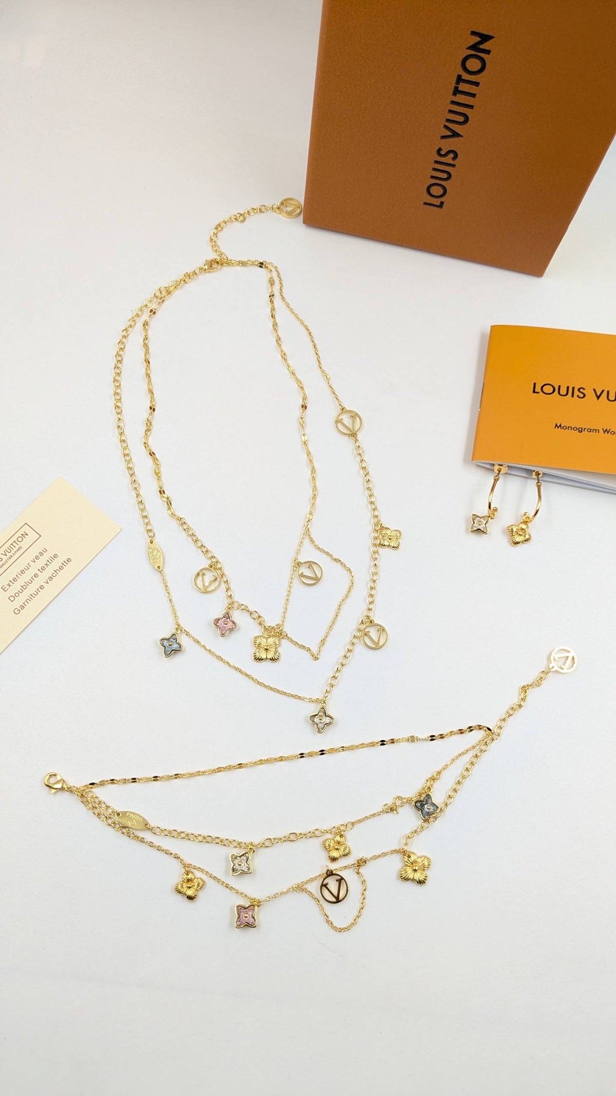 Louis Vuitton
Master Quality
Necklace, Earring  & Braclat


220 dhs🇦🇪 with Normal Box 🎁
230 dhs🇦🇪 with Good Box 🎁

Zain210
♥️♥️♥️