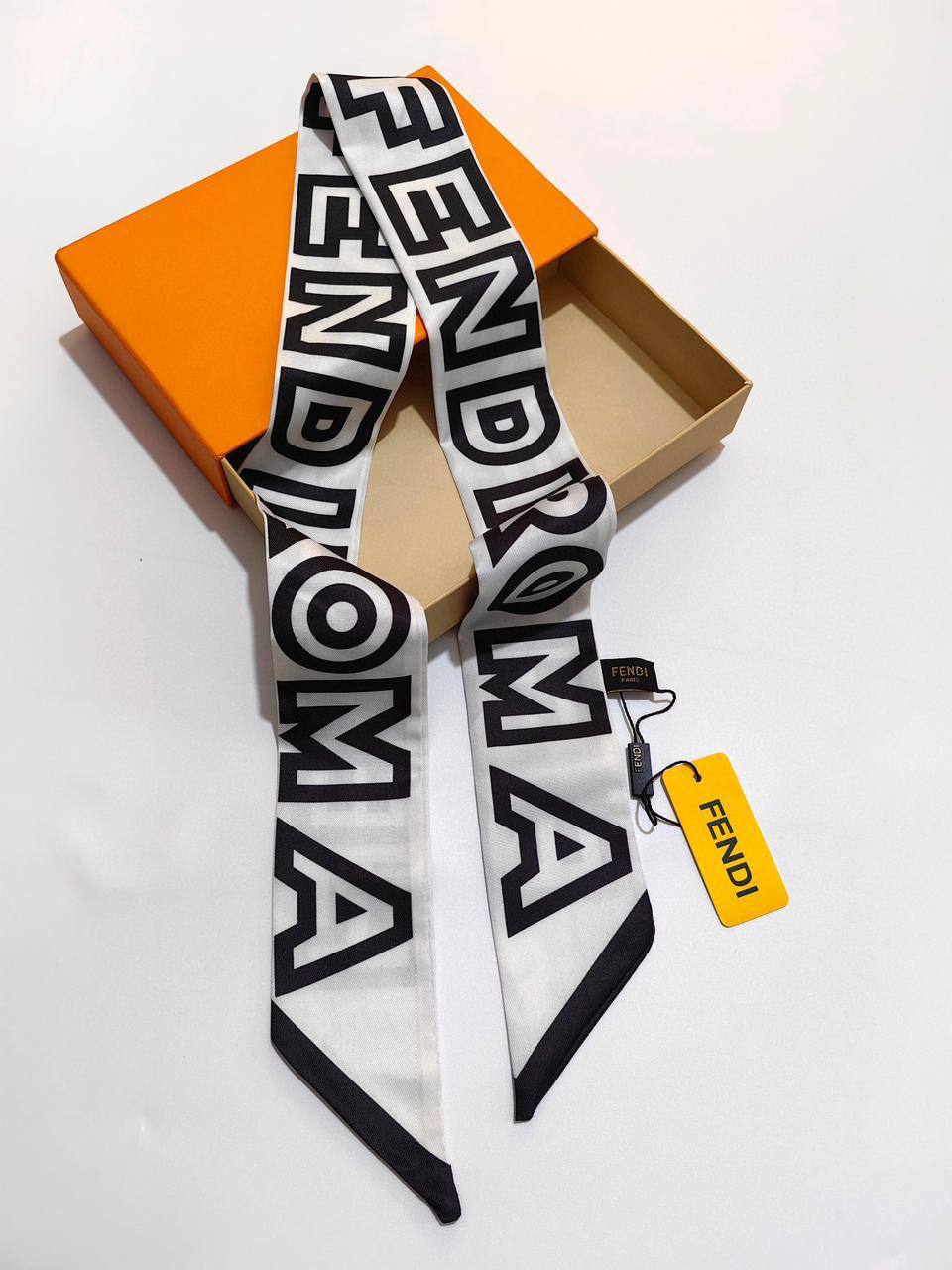 Silk Twilly Scarf 
Without box 🗃️ 
25 dhs✅

Zain231
♥️♥️♥️