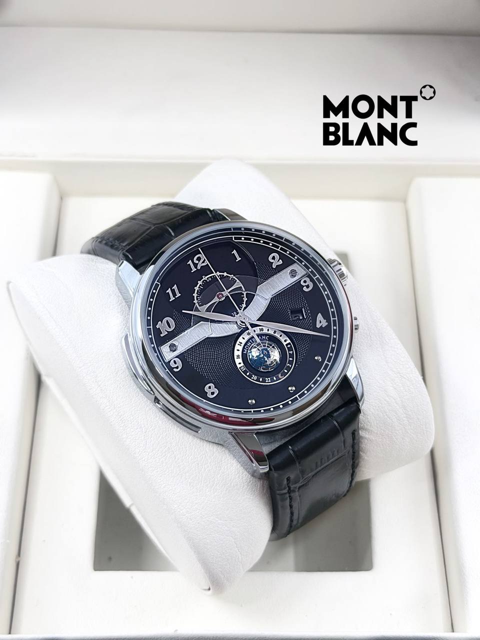 Mont blanc 
Stopwatch  
130 dhs🇦🇪🇦🇪

Zain29
♥️♥️♥️