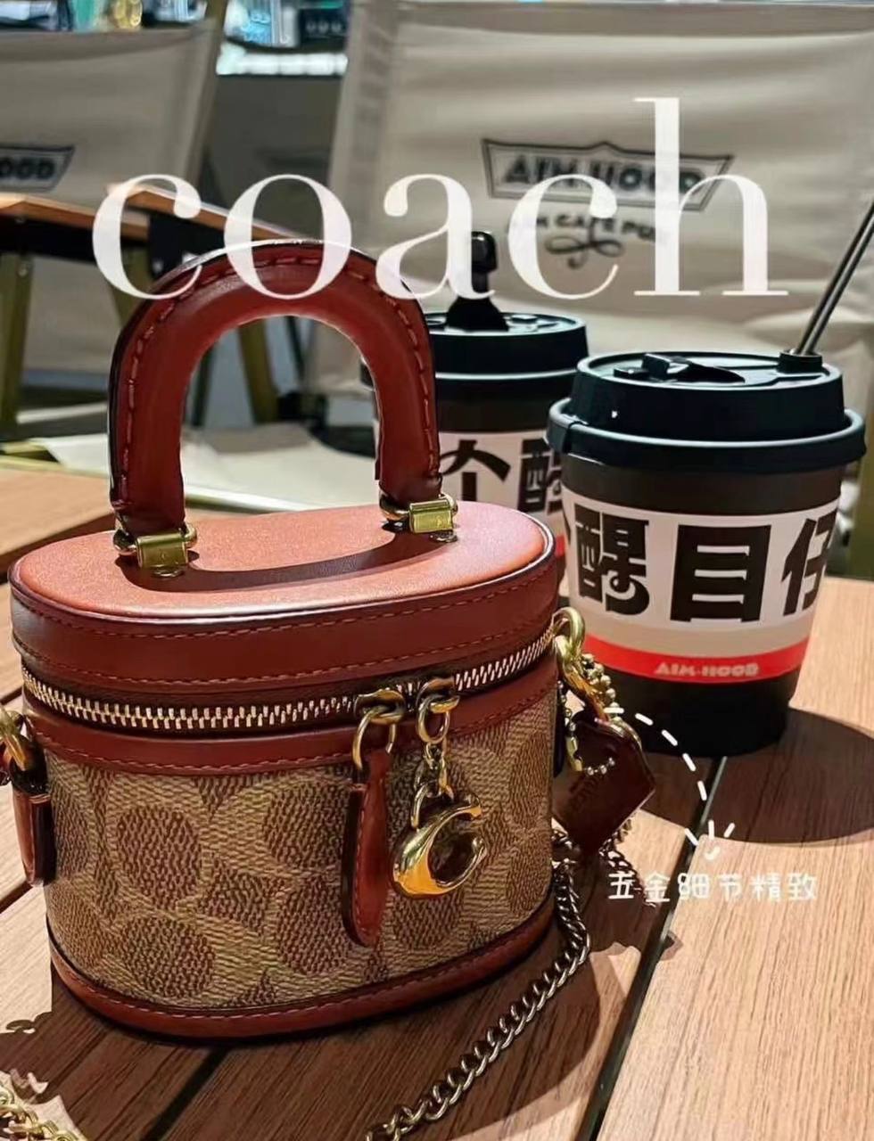 Coach
110 dhs💓

size：15cm
High-quality 

with box
🎁🎁🎁

Zain35
♥️♥️♥️