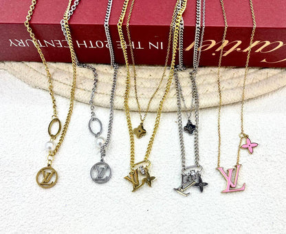 Stainless steel 🔥*
Non tarnish 💯
Necklace ❤️‍🔥
Bracelet 🌸
One piece 
With black boxes 📦 
20 dhs🪙🌨️
With normal boxes 🗃️ 
And paper bag🛍️
30 dhs🪙🌨️

Zain216
♥️♥️♥️