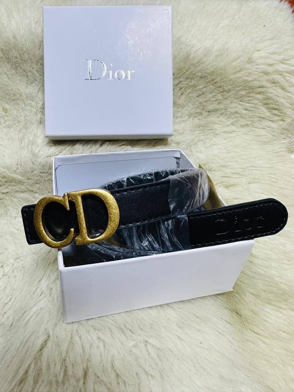 Belt for Man
Wide：4.0 cm
Long：115/120/125 cm
With box 
30 dhs🇦🇪🇦🇪

Zain136
♥️♥️♥️