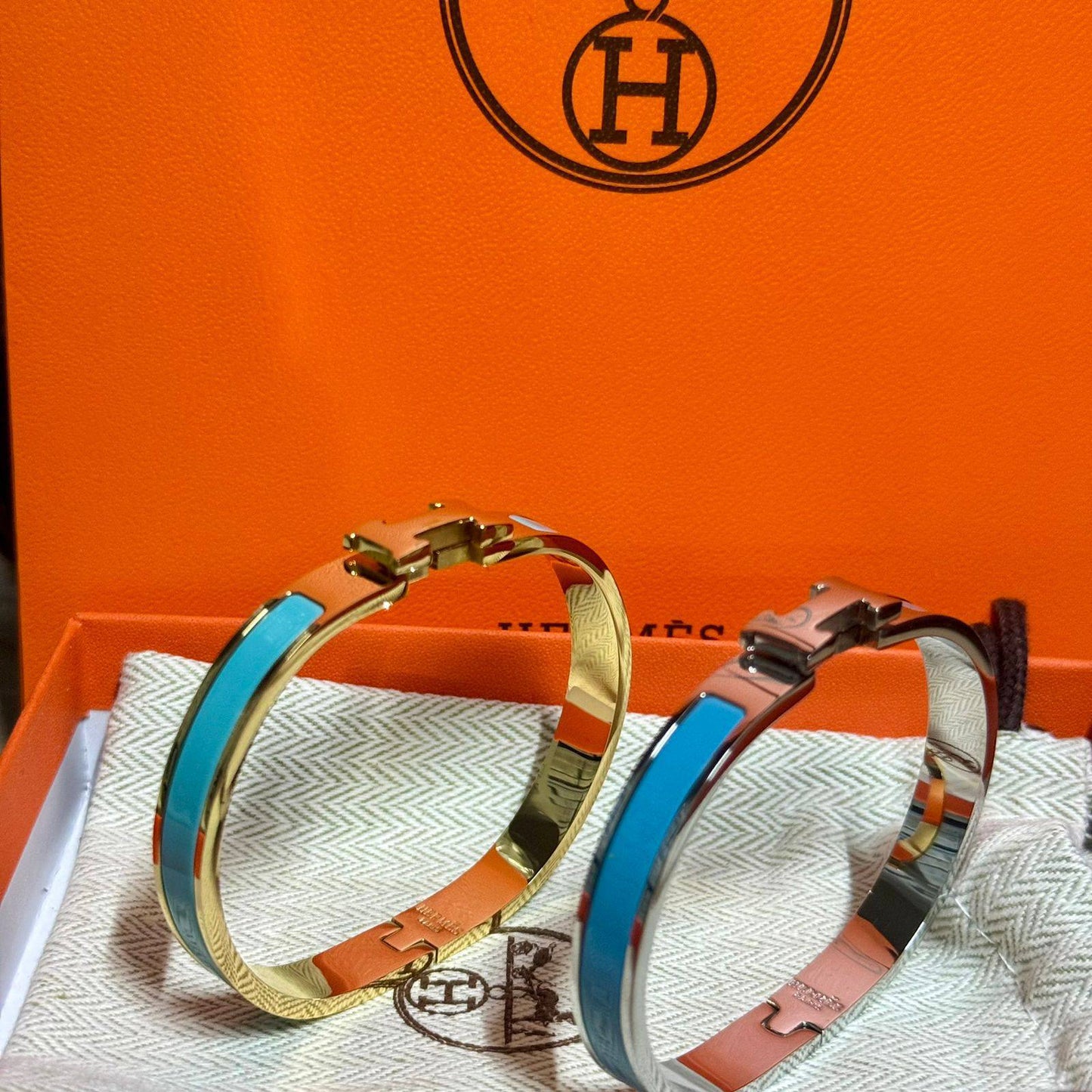 Hermes Bangle* 💥
Master quality 

45 dhs🪙🌨️
normal box 📦

Zain48
♥️♥️♥️