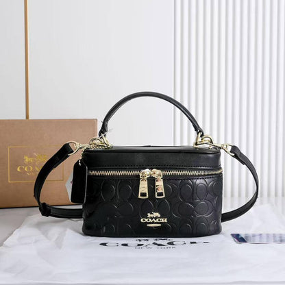 Coach
100 dhs🇦🇪🇦🇪
with box
size 18cm

Zain26
♥️♥️♥️