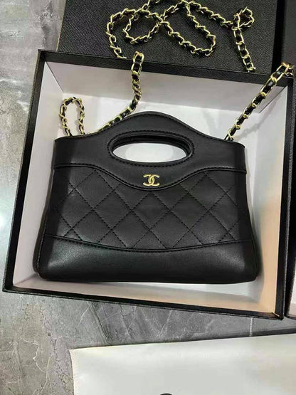 Chanel
with box
95 dhs💓

Zain143
♥️♥️♥️